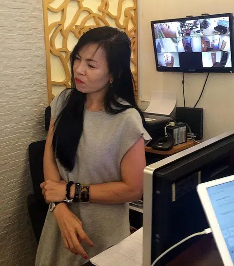 Knife-wielding robber demands spa staff member empty cash register