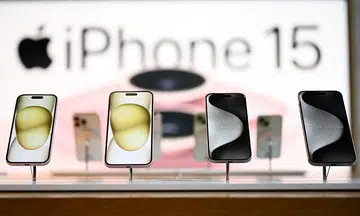 Airport technician nabbed for helping smuggle hundreds of latest iPhones into Vietnam