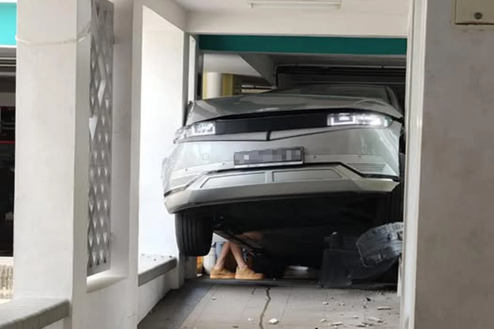 Bizarre: Car lodged between pillars in Toa Payoh sparks jokes online