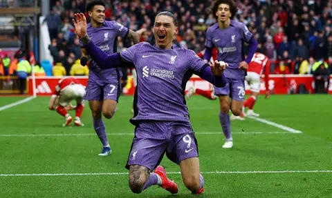 Last-gasp Darwin Nunez goal puts Liverpool four points clear of Manchester City