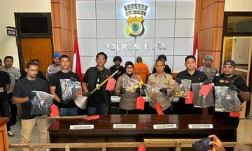 Indonesian fisherman steals 2.6kg of gold from mosque dome