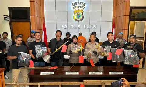Indonesian fisherman steals 2.6kg of gold from mosque dome