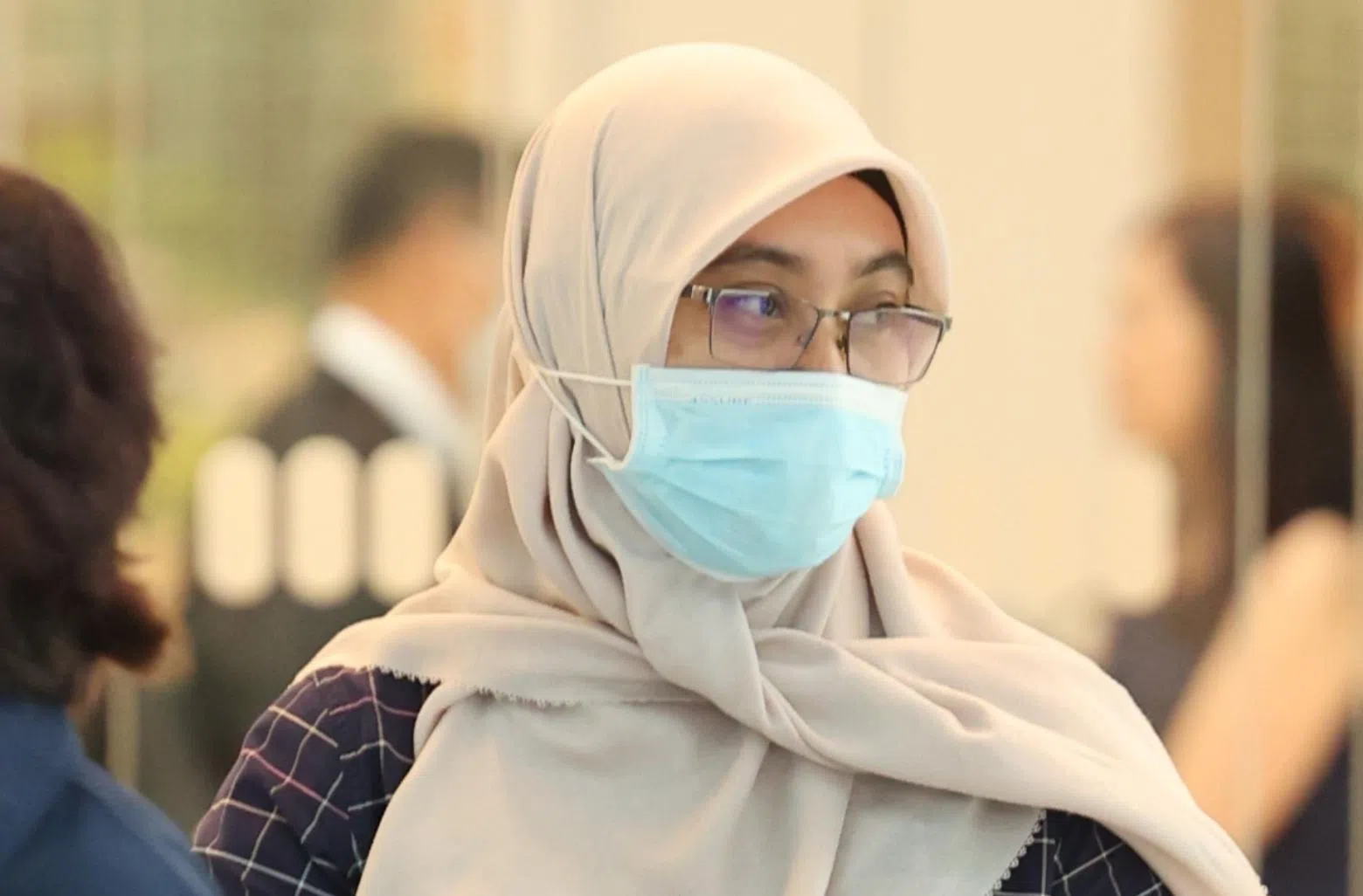 S'pore PR abuses maid, warns her not to report to MOM