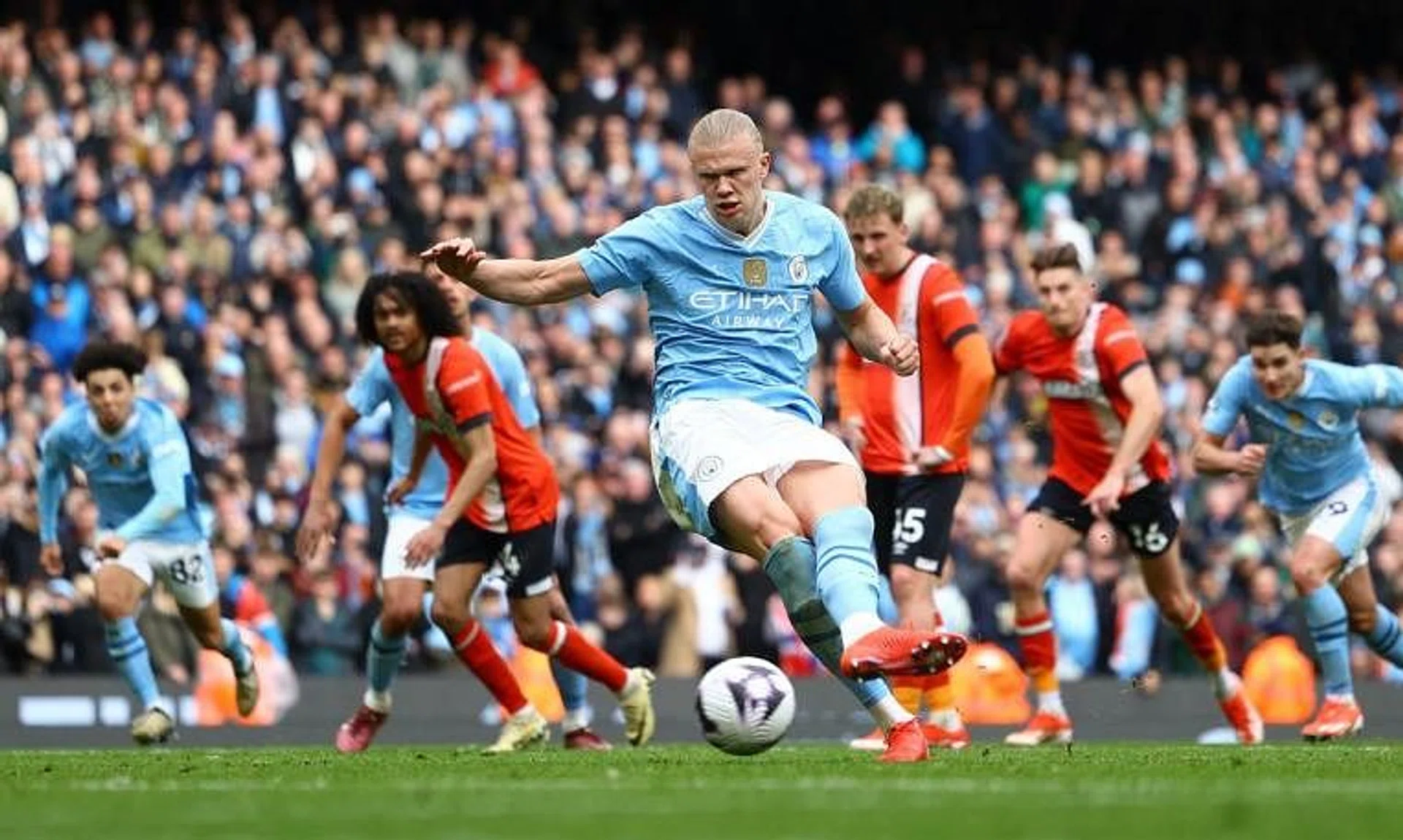 Soccer Football - Premier League - Manchester City v Luton Town - Etihad Stadium, Manchester, Britain - April 13, 2024 Manchester City's Erling Braut Haaland scores their third goal from the penalty spot REUTERS/Molly Darlington