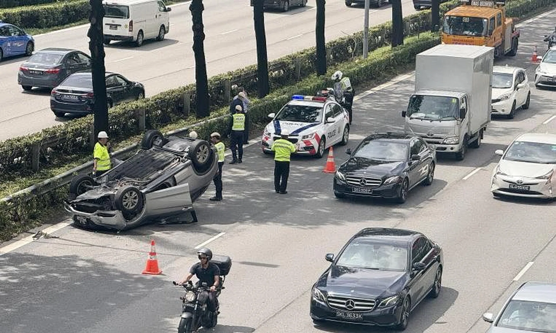 The car was seen with a crumpled bonnet in the right-most lane of the expressway.