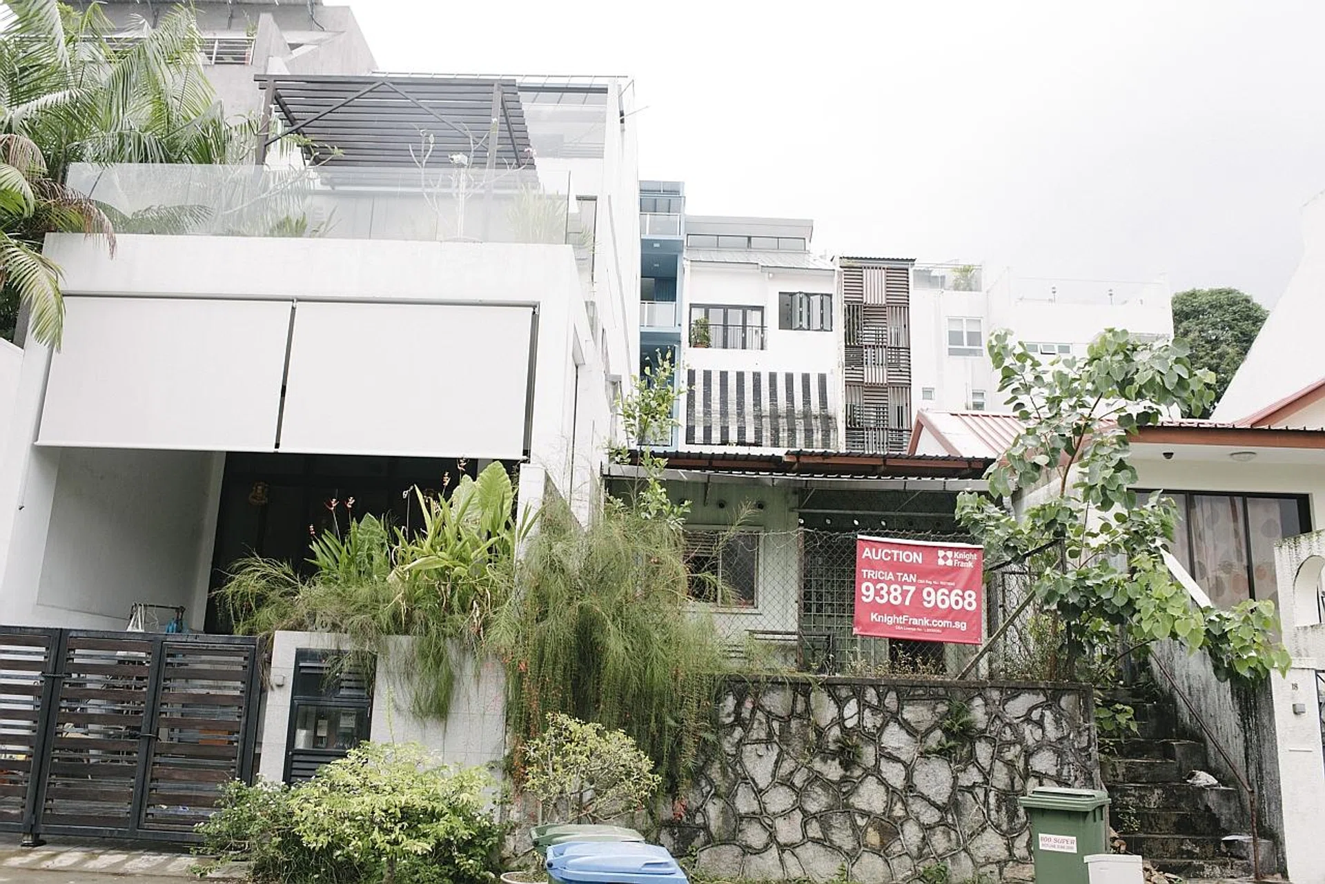 Mr Goh Tee Kia after he won the auction for the terraced house (above). 