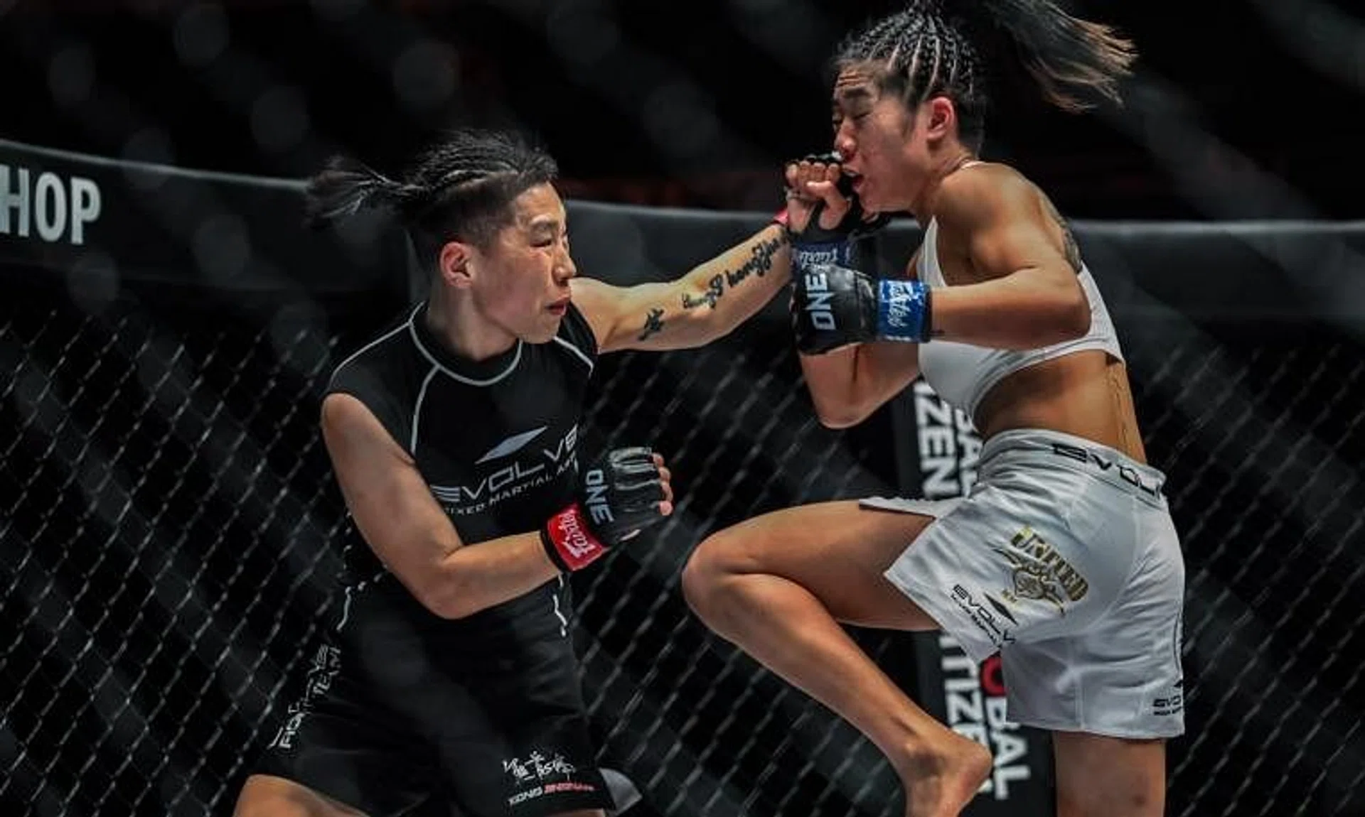 Angela Lee (right) was aiming to become the first female MMA double champion by defeating Xiong Jingnan.