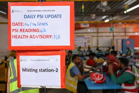 A notice showing the daily PSI update at the Central Weave @ AMK construction site.
