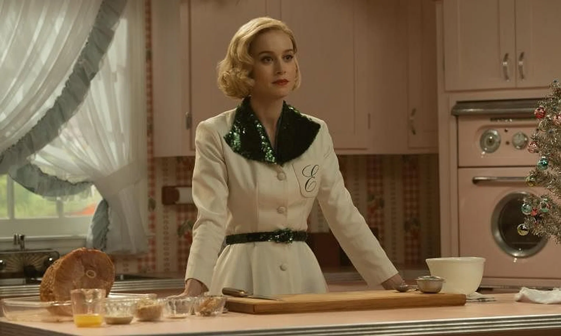 Brie Larson plays a gifted chemist who ends up hosting a television cooking show in Lessons In Chemistry. 