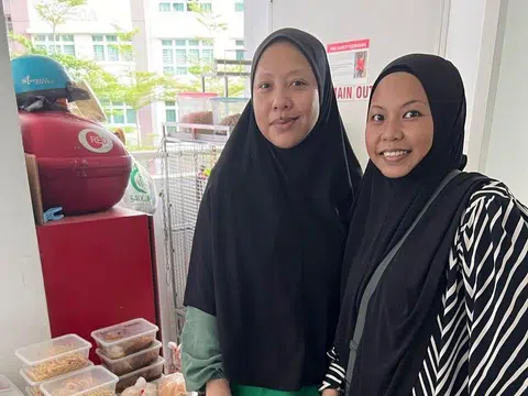 Home-based business owner sets up 'Free Food' station for Ramadan