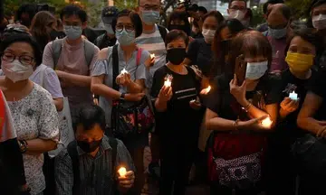 World bids farewell to Queen Elizabeth from cafes and consulates