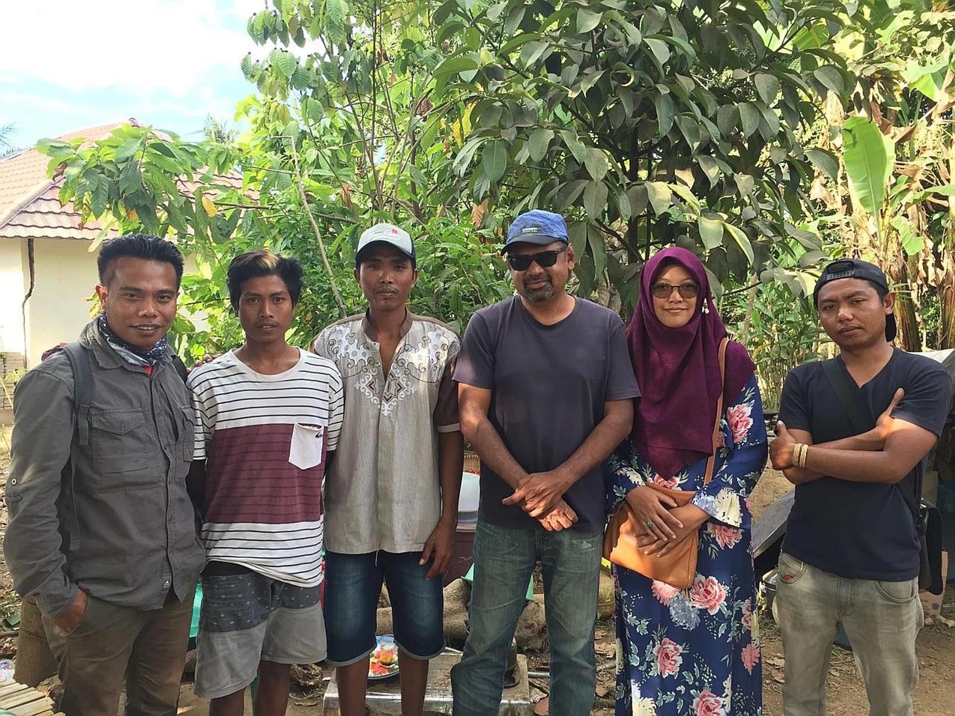Mr Mohamad Tahar Jumaat (second from right) and Madam Rosmawati Moenir.