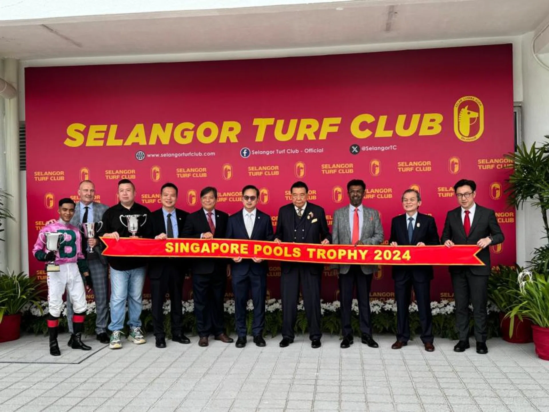From left: Chinese Tea's rider Mohd Ekdihar, trainer Frank Maynard, owner Lim Chun How celebrating with Singapore Pools' senior manager (product content) Steven Tan, chief product officer Simon Leong, and CEO Lam Chee Weng, Selangor Turf Club's chairman Richard Cham Hak Lim, committee members Mahendran Ponniah, Wee Hoe Soon and CEO Michael Fong.