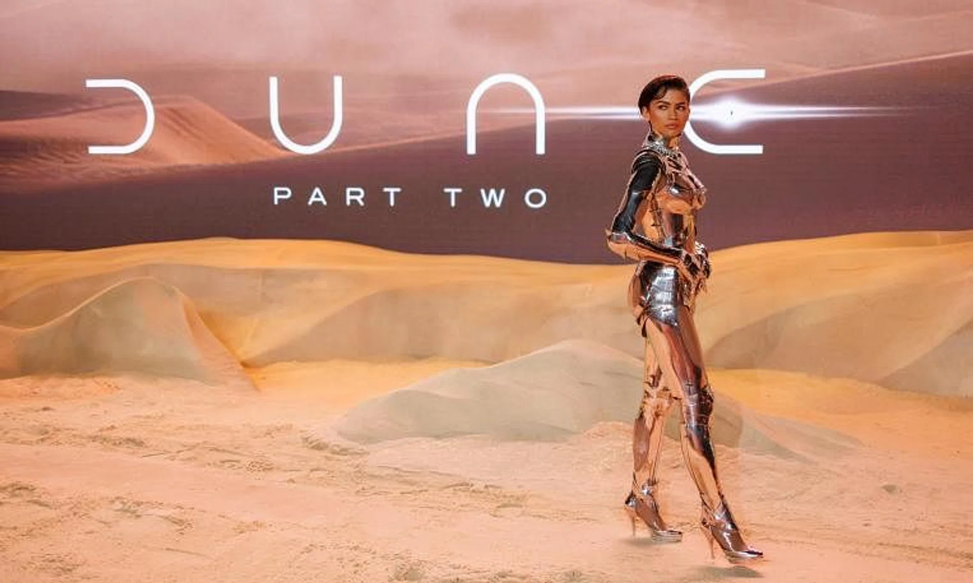 American actress Zendaya stepped onto the sandy red carpet in a racy vintage Thierry Mugler robotic suit. 