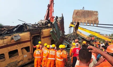 India train drivers in fatal crash were watching cricket