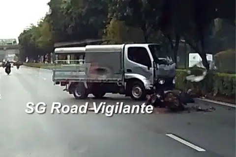 Multi-vehicle collision on TPE leaves motorcyclist dead