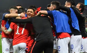 Sanchez scores winning penalty as Chile reach Copa America semis