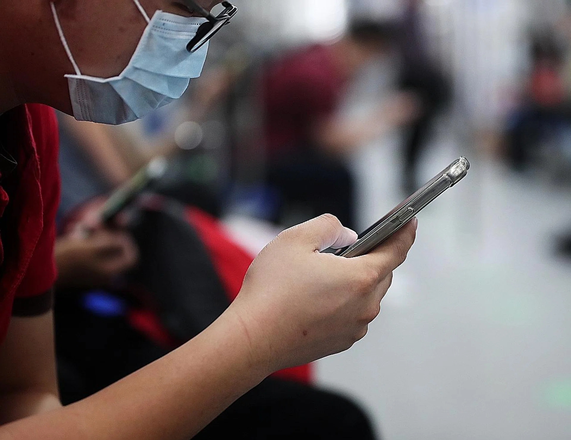 Mobile phone users gave lower ratings this year. TNP FILE PHOTO