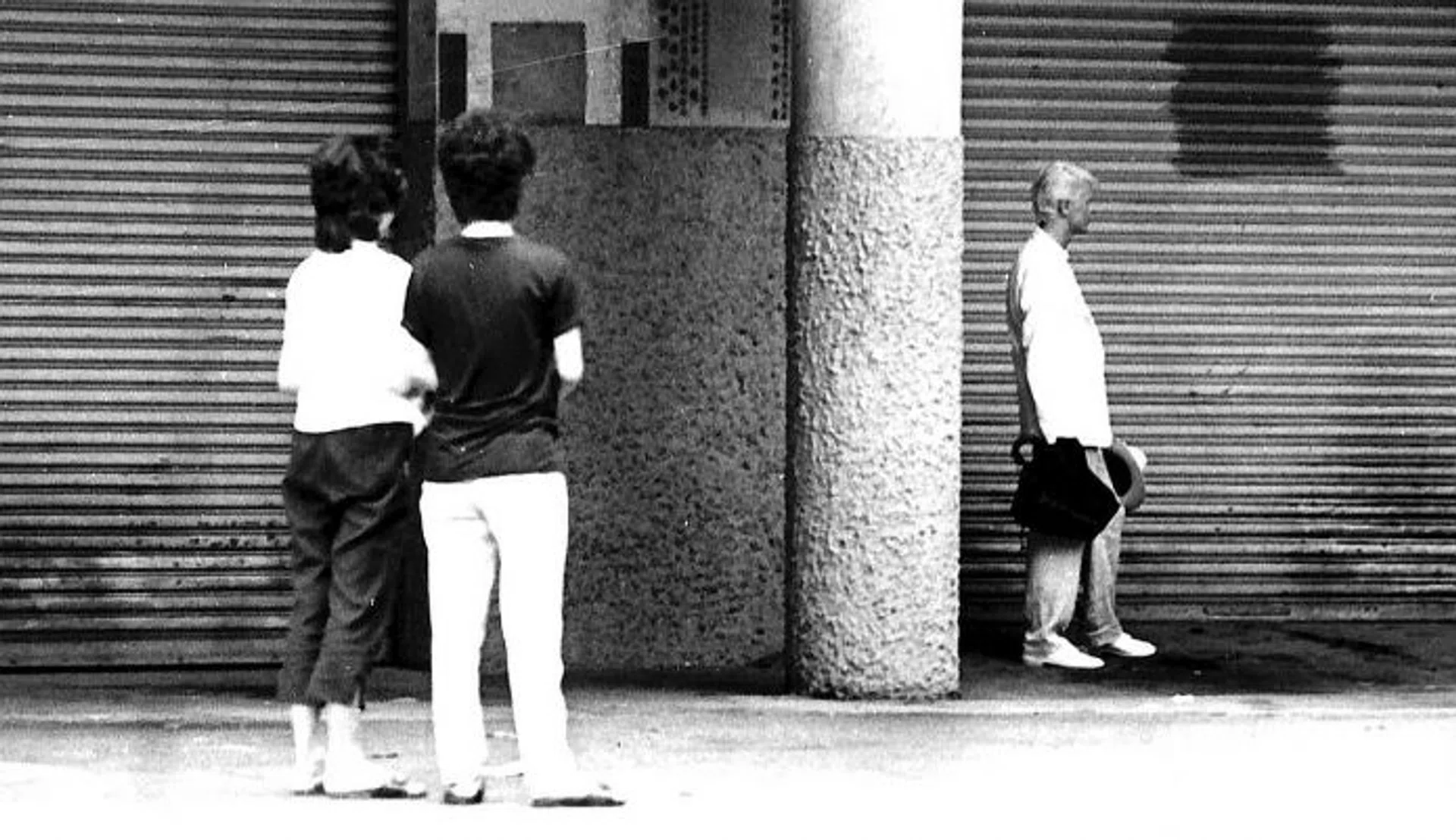 IN SINGAPORE: David Bowie at Sungei Road (far right).