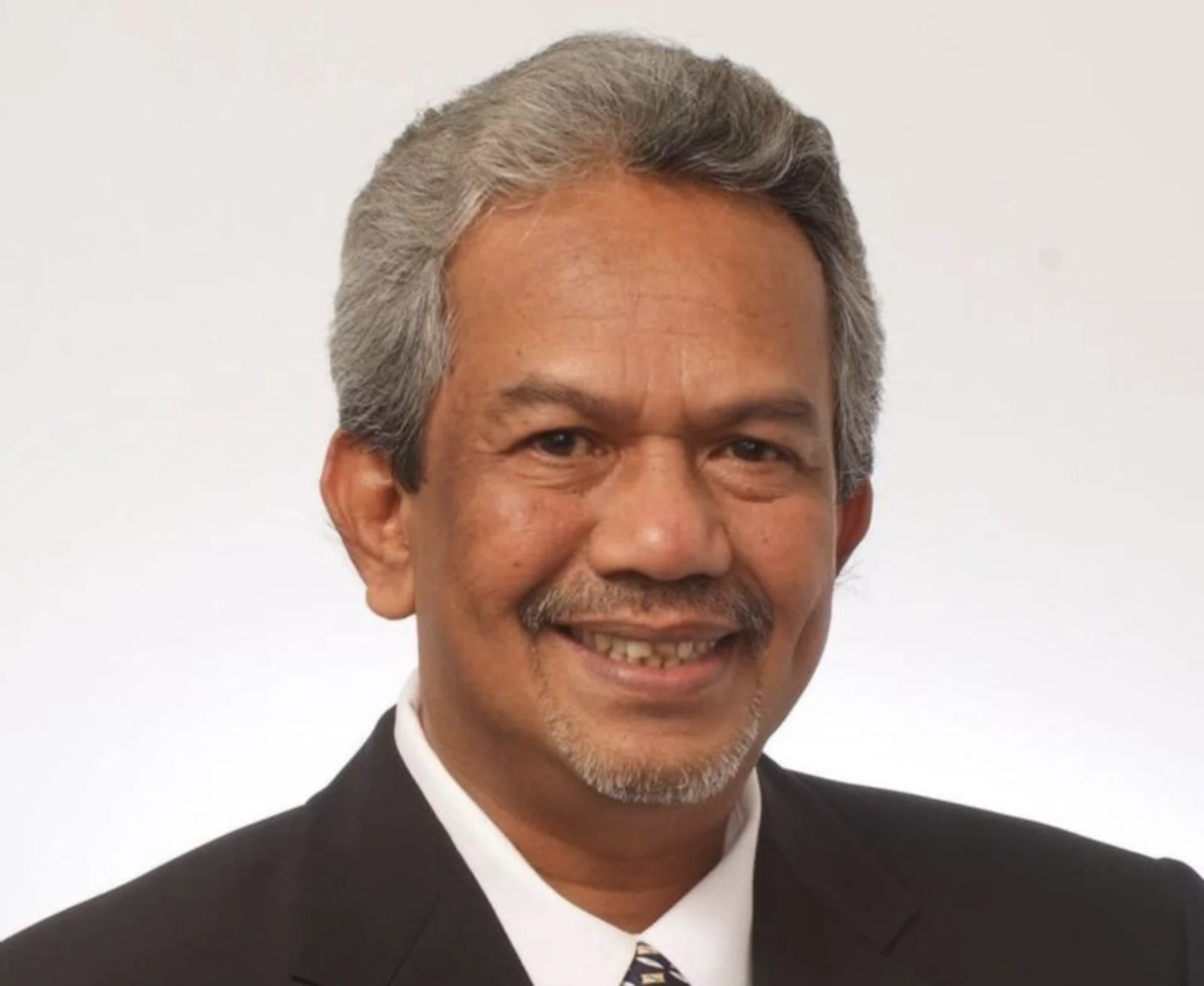 Mr Mohamad Maidin Packer Mohd was an MP for Aljunied GRC between 1991 and 1996, and Marine Parade GRC between 1997 and 2006.