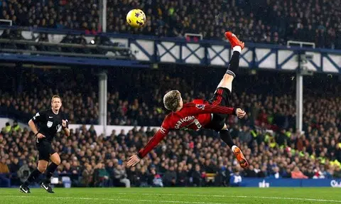 Man United's Garnacho scores overhead stunner in 3-0 win at Everton