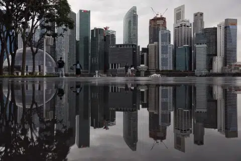 Report says 4 out of 100 people in S'pore are millionaires