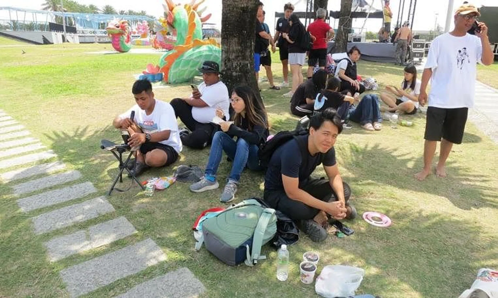 A group of Taiwanese men reassured Singaporean engineer Max Zhang (in black) after the Taiwan earthquake on April 3.