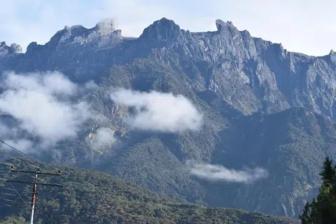 Singaporean sustains head injuries in fall on Mount Kinabalu