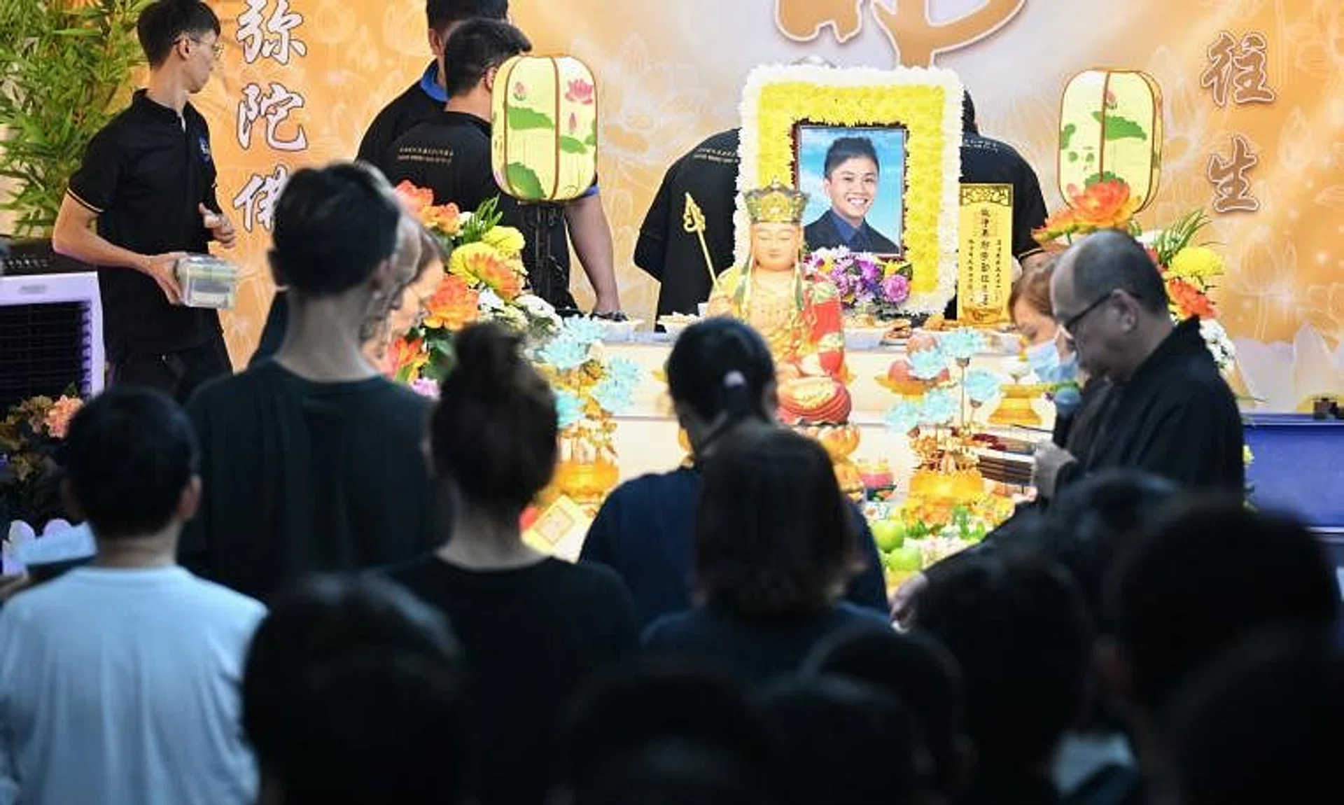 Friends and relatives of Captain Kenneth Tay Xue Qin paying their respects to him on May 17.