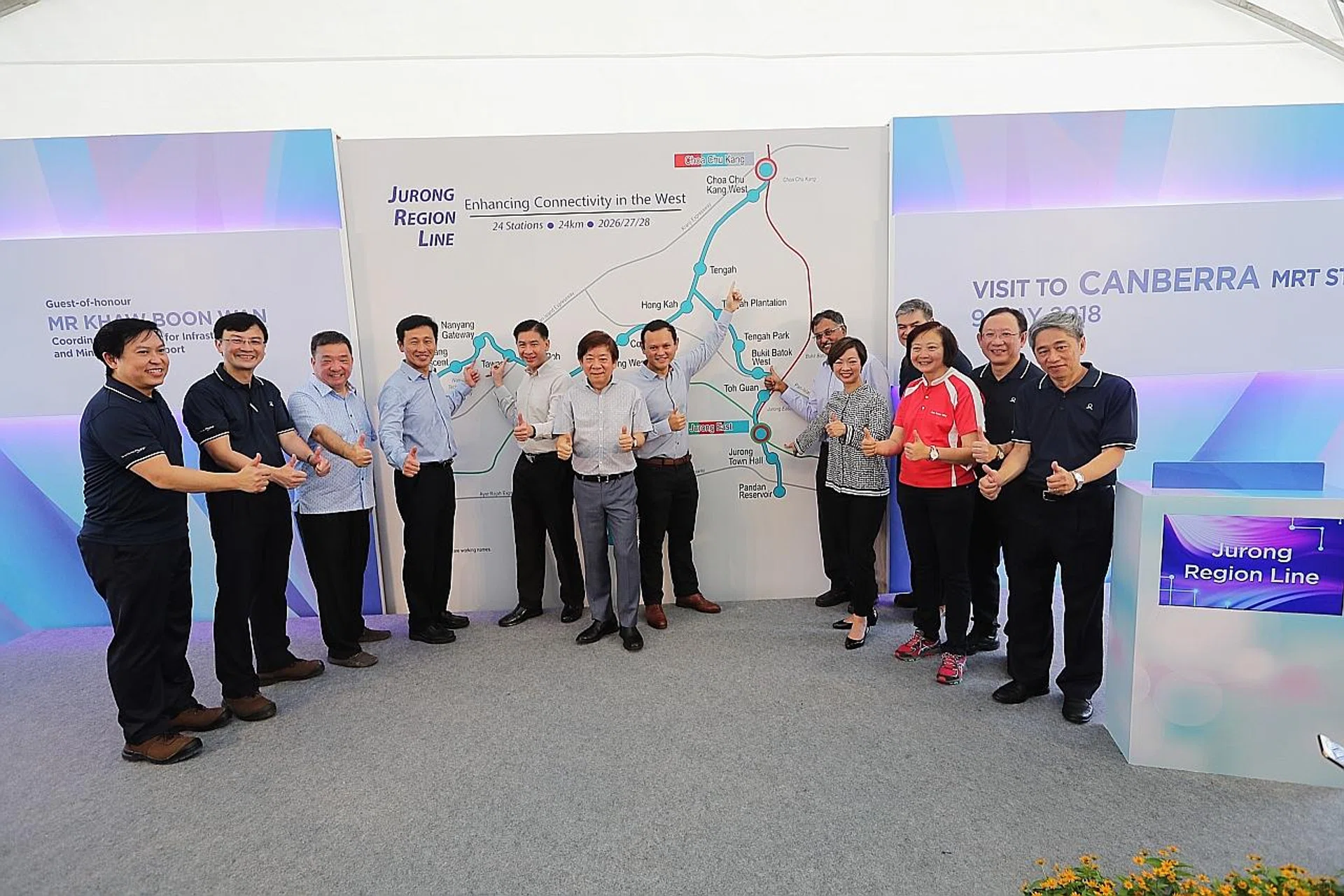 Transport Minister Khaw Boon Wan (centre) and others at the unveiling of the alignment of the Jurong Region Line. 