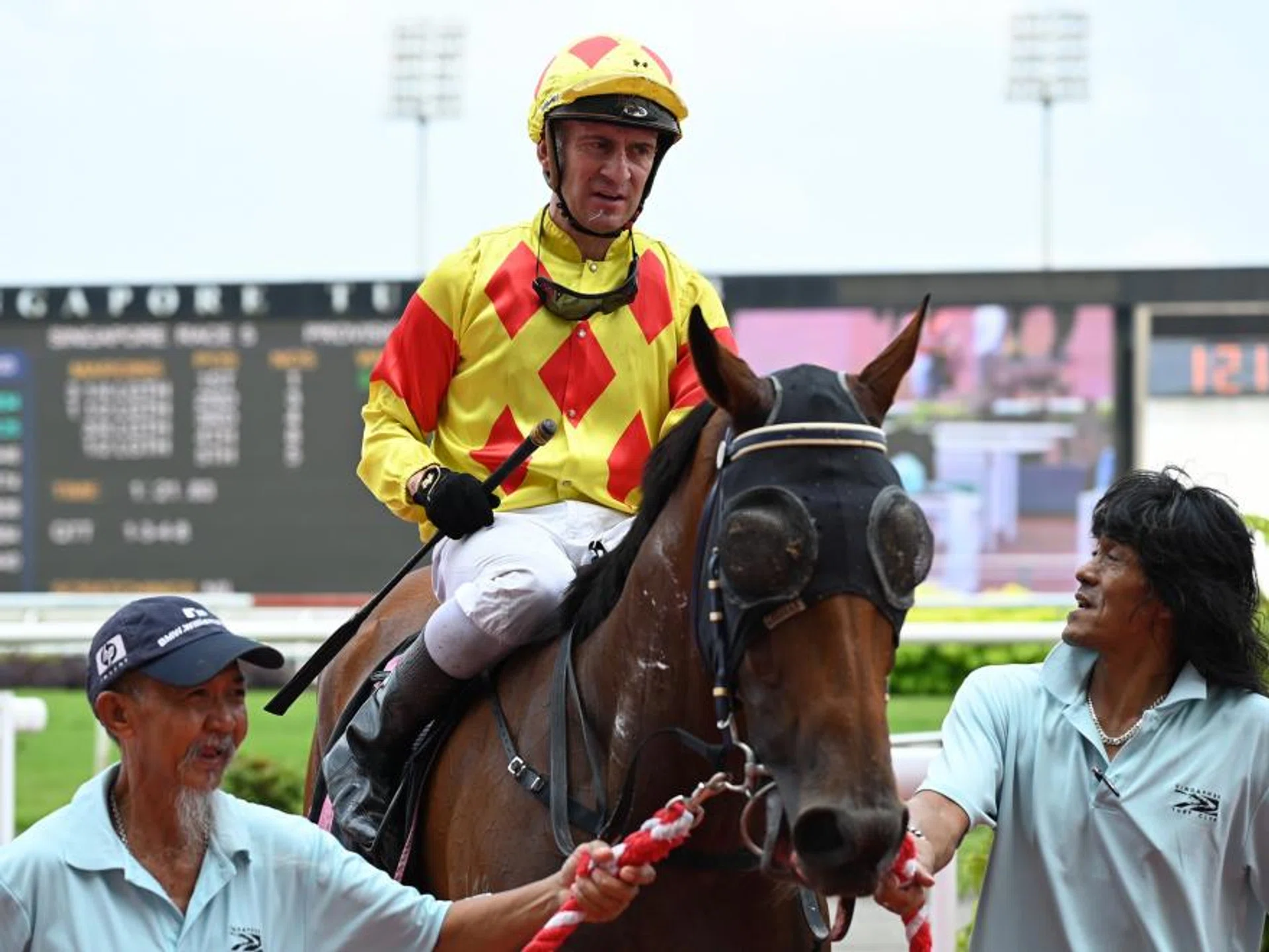 Vlad Duric bringing Sabah Ace back to scales after his easy win in the Class 4 race (1,400m) at Kranji on March 23.


