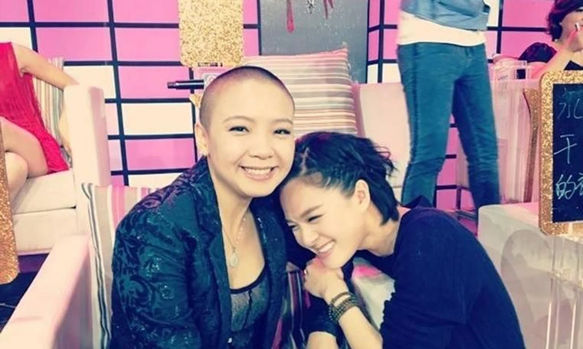 Chinese singer Wang Yunyi (left) and her close friend, Chinese actress Chen Sisi. The news of Wang's death was announced by Chen in a Weibo post on June 28.