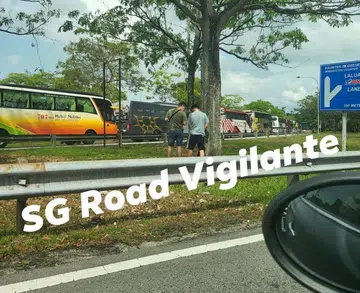 Malaysian police on the lookout for two men who may have urinated in public near Second Link