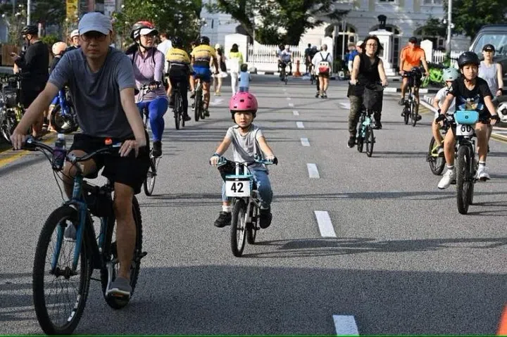 787