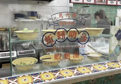 Earthworm in laksa? Hawker says diners are okay about it