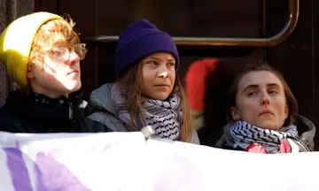 Police remove Thunberg from blocking Swedish parliament