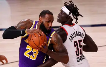Lakers dominate Blazers, Bucks blow past Magic in NBA play-offs