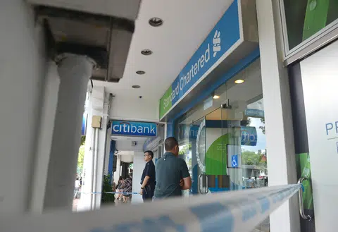 Man robs Standard Chartered bank in Holland Village