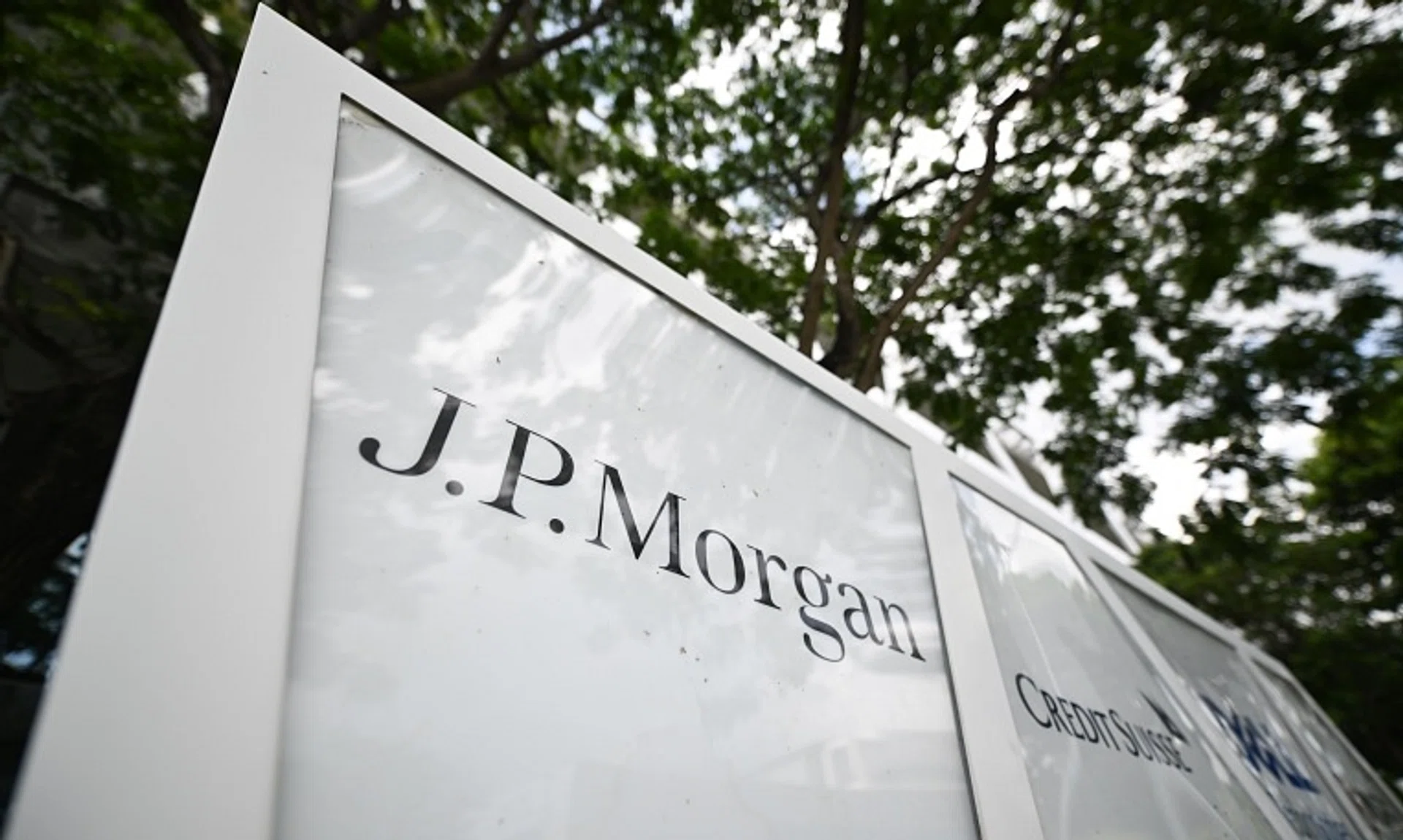 JP Morgan Chase Bank's relationship managers had made inaccurate or incomplete disclosures to clients.