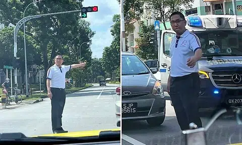 Mayor Alex Yam directs traffic after accident at Choa Chu Kang junction