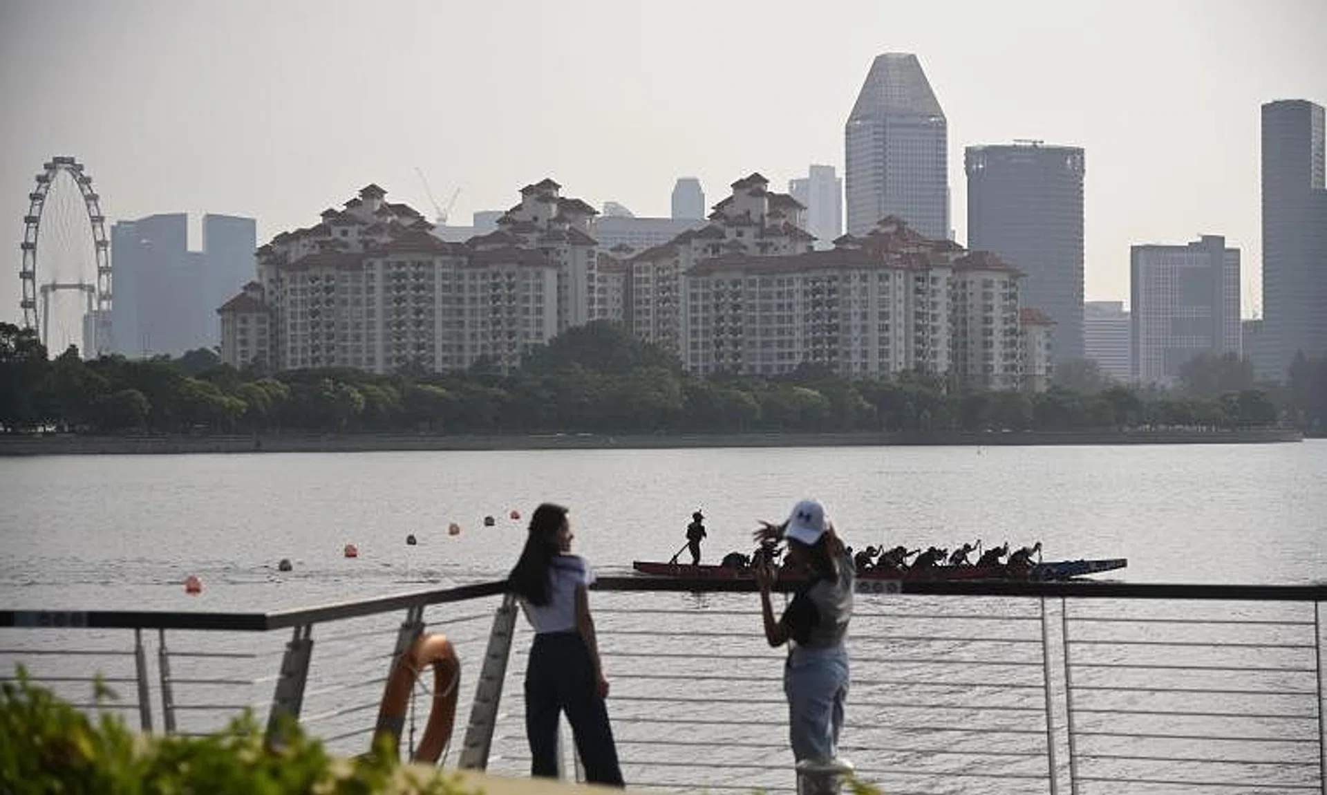 A view of Kallang Basin at 5pm on Oct 8. The 24-hour PSI reading for Tuesday is expected to be in the moderate range.