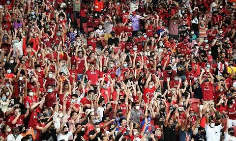 Singapore police investigating pitch invasion incidents after Liverpool-Palace match