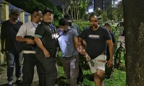 Peddlers hawk duty-unpaid cigarettes, chewing tobacco in Mandai