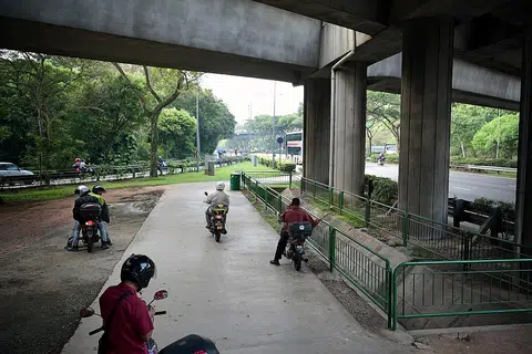 More rain shelters but bikers still stopping at road shoulders