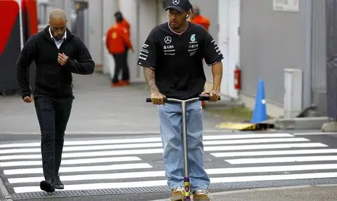 Hamilton's engine woes spell trouble for his Merc swan song
