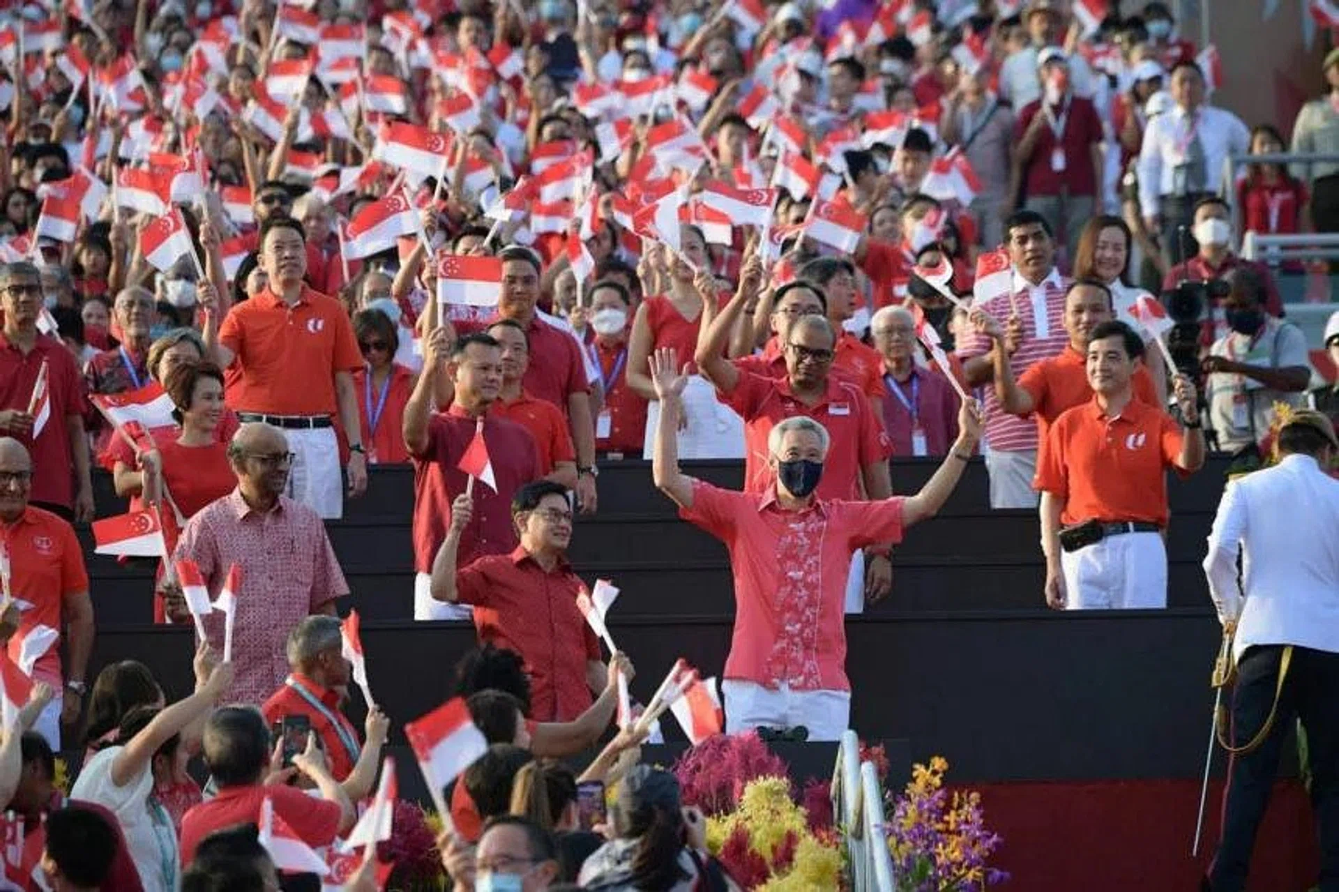 Prime Minister Lee Hsien Loong (front row, right) arrives at The Float @ Marina Bay on Aug 9, 2022. 
