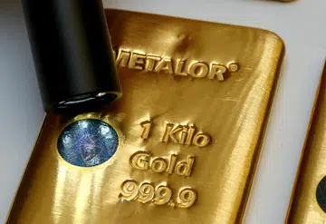Singapore gold rush hits record high