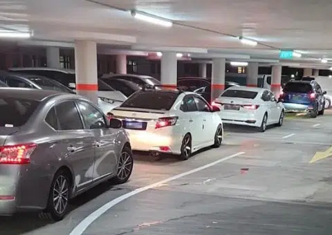Vehicles trapped for 3 hours inside Chinatown carpark because of faulty gantry