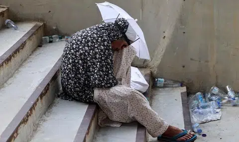 Loved ones search for missing pilgrims after haj heat deaths