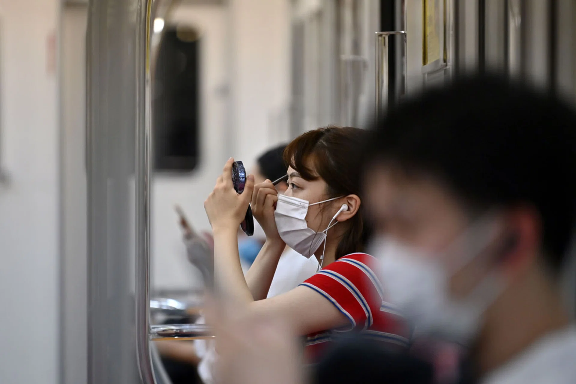 Doing your eyebrows can help create a polished look to enhance your appearance, they frame our eyes and shape the face. 